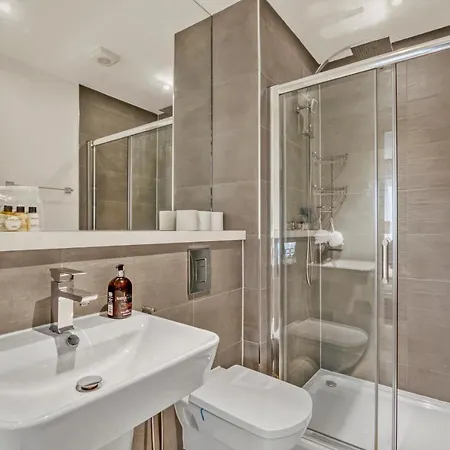 Modern 2 Bedroom & 2 Bathroom Apartment In Fulham London Exterior photo