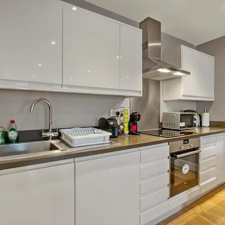 Modern 2 Bedroom & 2 Bathroom Apartment In Fulham London Exterior photo