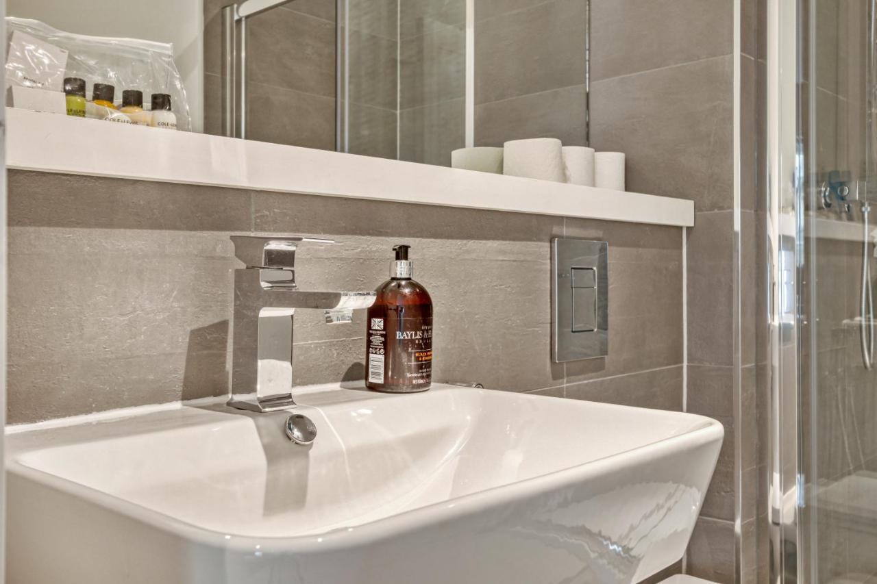 Modern 2 Bedroom & 2 Bathroom In Fulham