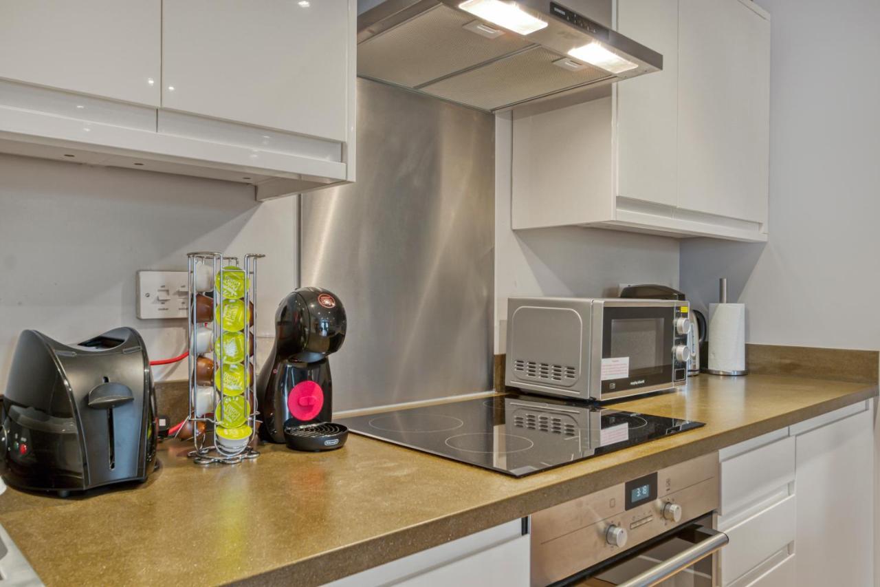 Modern 2 Bedroom & 2 Bathroom In Fulham *