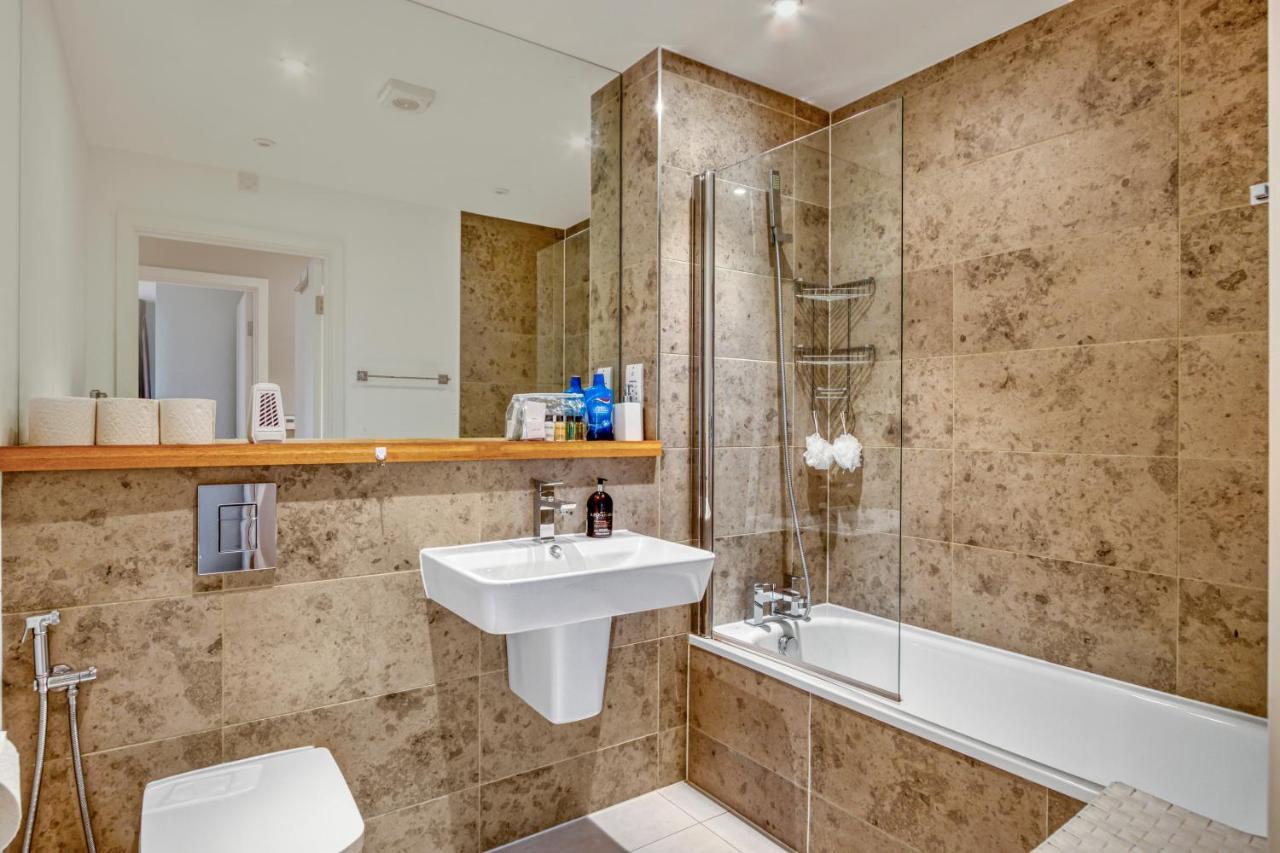 Modern 2 Bedroom & 2 Bathroom In Fulham * London